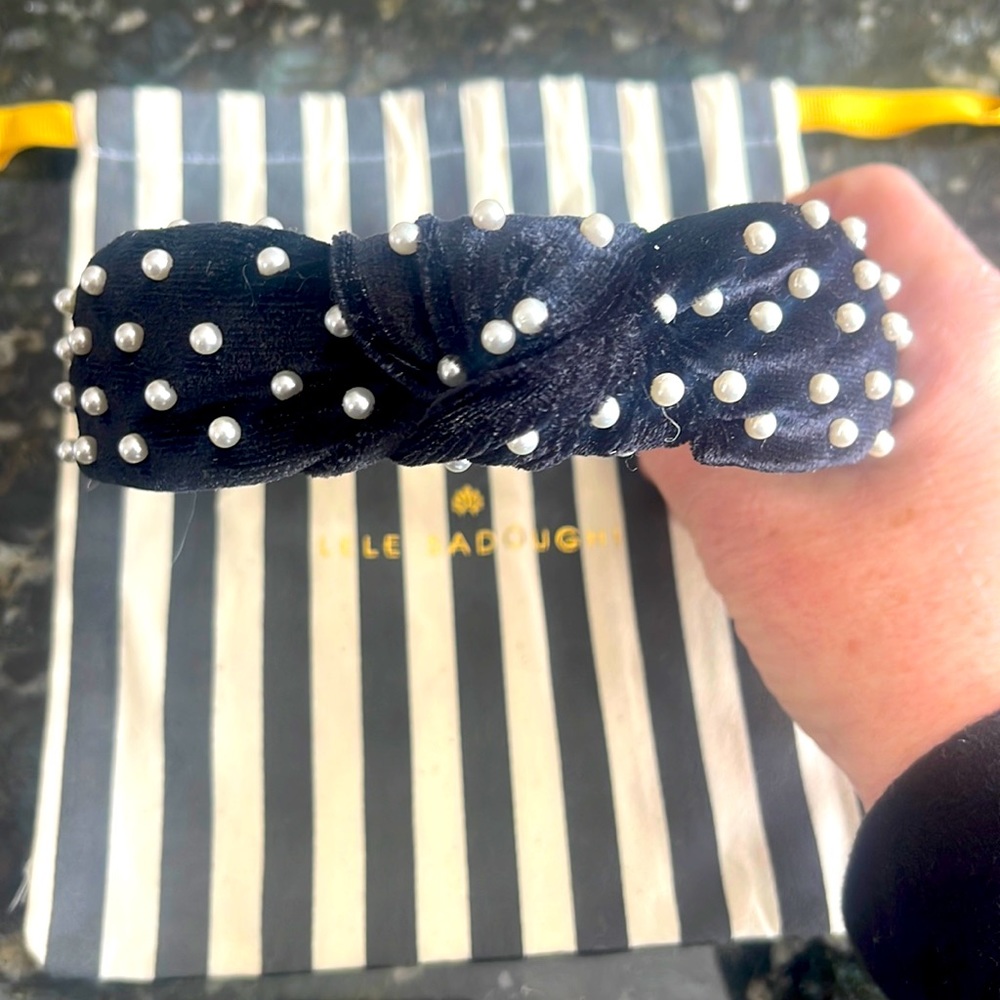 NWOT Lele Sadoughi Black Velvet Pearl Headband